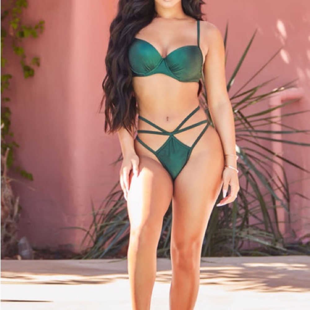 Fashion Nova Paradise Awaits underwire Bikini Set